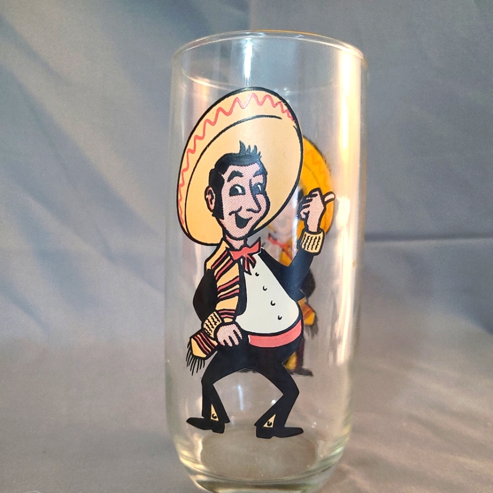 1070s vintage Panchos glass tumbler